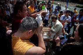 Fang Sen Rituals Ahead Of Vesak Day