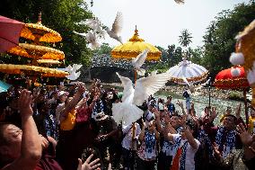 Fang Sen Rituals Ahead Of Vesak Day