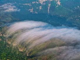 CHINA-CHONGQING-JINFO MOUNTAIN-CLOUDS (CN)