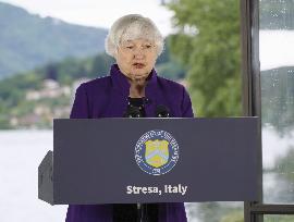 U.S. treasury secretary in Italy