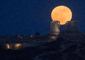 GREECE-CAPE SOUNION-TEMPLE OF POSEIDON-FULL MOON