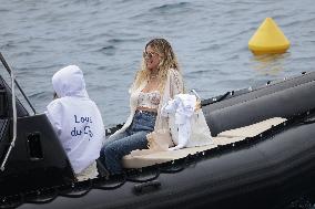 Heidi Klum And Leni Take A Boat Ride - Antibes