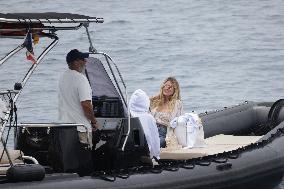 Heidi Klum And Leni Take A Boat Ride - Antibes