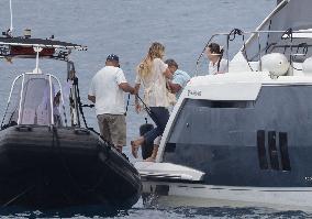Heidi Klum And Leni Take A Boat Ride - Antibes