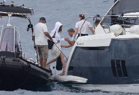 Heidi Klum And Leni Take A Boat Ride - Antibes