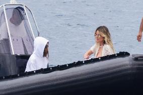 Heidi Klum And Leni Take A Boat Ride - Antibes