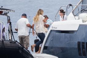 Heidi Klum And Leni Take A Boat Ride - Antibes