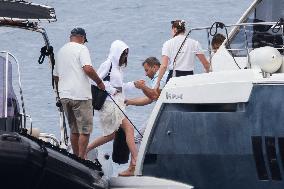 Heidi Klum And Leni Take A Boat Ride - Antibes