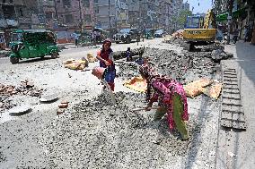 Daily Woman Labor In Dhaka.