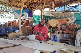 NAMIBIA-WINDHOEK-WOOD CARVING MARKET