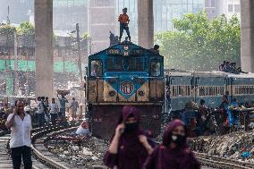 Daily Life In Dhaka