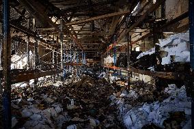 Zelensky Visits A Printing House Destroyed By Russian Strike - Kharkiv