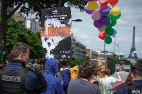 Exctinction Rebellion activists protest outside Amundi HQ - Paris