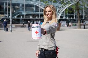 Adriana Karembeu Participates in the Red Cross Collection - Paris