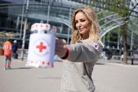 Adriana Karembeu Participates in the Red Cross Collection - Paris