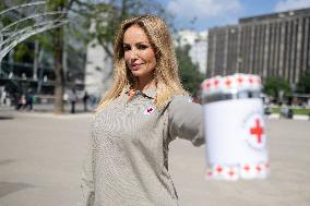 Adriana Karembeu Participates in the Red Cross Collection - Paris