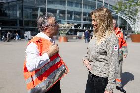 Adriana Karembeu Participates in the Red Cross Collection - Paris