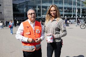 Adriana Karembeu Participates in the Red Cross Collection - Paris