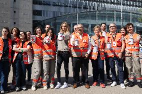 Adriana Karembeu Participates in the Red Cross Collection - Paris