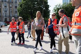 Adriana Karembeu Participates in the Red Cross Collection - Paris