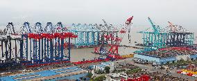 CHINA-SHANGHAI-ZHENHUA HEAVY INDUSTRIES-QUAYSIDE CONTAINER CRANES (CN)