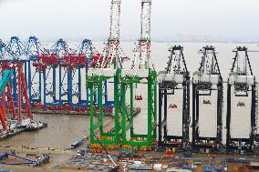 CHINA-SHANGHAI-ZHENHUA HEAVY INDUSTRIES-QUAYSIDE CONTAINER CRANES (CN)