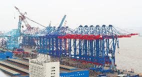 CHINA-SHANGHAI-ZHENHUA HEAVY INDUSTRIES-QUAYSIDE CONTAINER CRANES (CN)