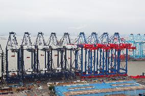 CHINA-SHANGHAI-ZHENHUA HEAVY INDUSTRIES-QUAYSIDE CONTAINER CRANES (CN)