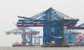 CHINA-SHANGHAI-ZHENHUA HEAVY INDUSTRIES-QUAYSIDE CONTAINER CRANES (CN)