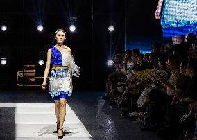 CHINA-SICHUAN-CHENGDU-STUDENTS' FASHION DESIGN (CN)