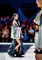 CHINA-SICHUAN-CHENGDU-STUDENTS' FASHION DESIGN (CN)