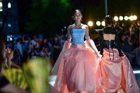 CHINA-SICHUAN-CHENGDU-STUDENTS' FASHION DESIGN (CN)