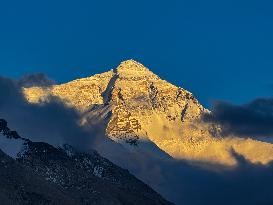 CHINA-XIZANG-MT. QOMOLANGMA-TOURISM SEASON (CN)