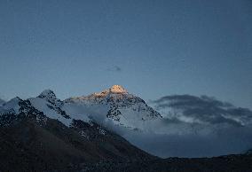 CHINA-XIZANG-MT. QOMOLANGMA-TOURISM SEASON (CN)