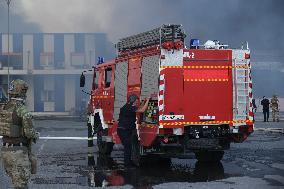 Russia hits Kharkiv supermarket with two glide bombsRussia hits Kharkiv supermarket with two glide bombs