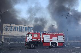 Russia hits Kharkiv supermarket with two glide bombsRussia hits Kharkiv supermarket with two glide bombs