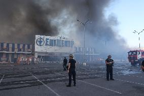 Russia hits Kharkiv supermarket with two glide bombsRussia hits Kharkiv supermarket with two glide bombs