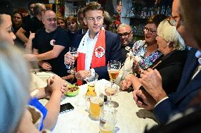 Emmanuel Macron meets local residents in a bar - Tourcoing