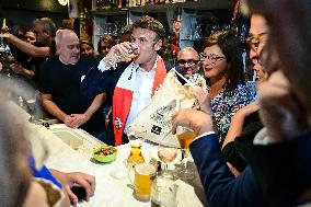 Emmanuel Macron meets local residents in a bar - Tourcoing