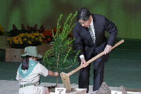 Japanese emperor at tree-planting ceremony
