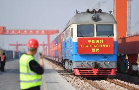 Xinhua Headlines: Expanding China-Europe freight train service boosts trade, prosperity