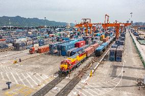 Xinhua Headlines: Expanding China-Europe freight train service boosts trade, prosperity