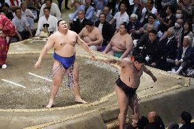 Sumo: Summer tournament