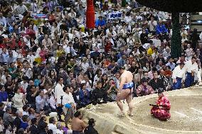 Sumo: Summer tournament