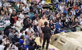 Sumo: Summer tournament