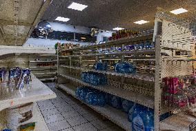 Situation In New Caledonia on the 11th day of the state of emergency in stores