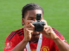 Manchester City v Manchester United - Emirates FA Cup Final