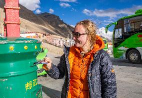 (InXizang)CHINA-XIZANG-MT. QOMOLANGMA-TOURISM SEASON (CN)