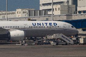 United Airlines Boeing 787-10 Dreamliner At Athens Airport