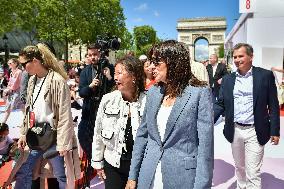 Grand picnic on the Champs-Elysees in Paris FA